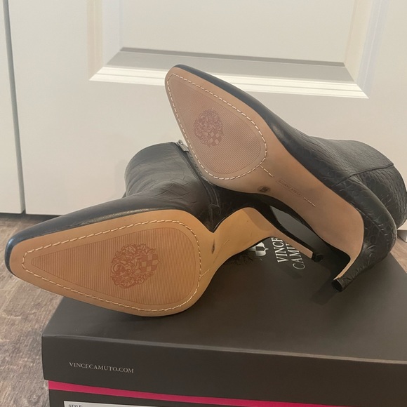 Women’s Heels - Picture 3 of 4